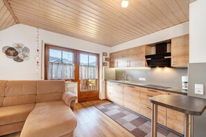 TV, table tennis, stereo