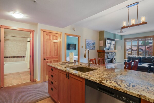 المنشأة من الداخل