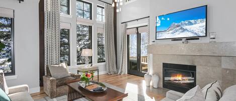 Smart-tv en een open haard