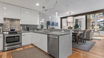 Kühlschrank, Mikrowelle, Geschirrspüler