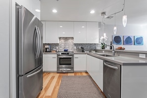 Fridge, microwave, dishwasher, coffee/tea maker