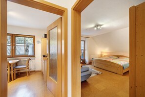 1 bedroom, iron/ironing board, WiFi, bed sheets - Apartment 'Hirschblick' with Mountain View, Shared Terrace and Wi-Fi (Haslach im Kinzigtal)