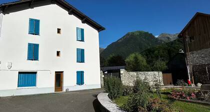 Studio 5 "Aux volets bleus" Cosy studio at the foot of the Pyrenees