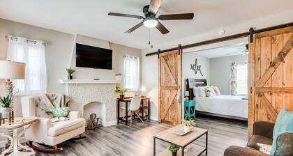 Walking Distance to Downtown Wichita - In Unit W/D!