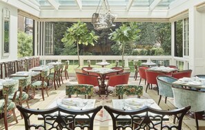 Outdoor dining - Goring Hotel (London)
