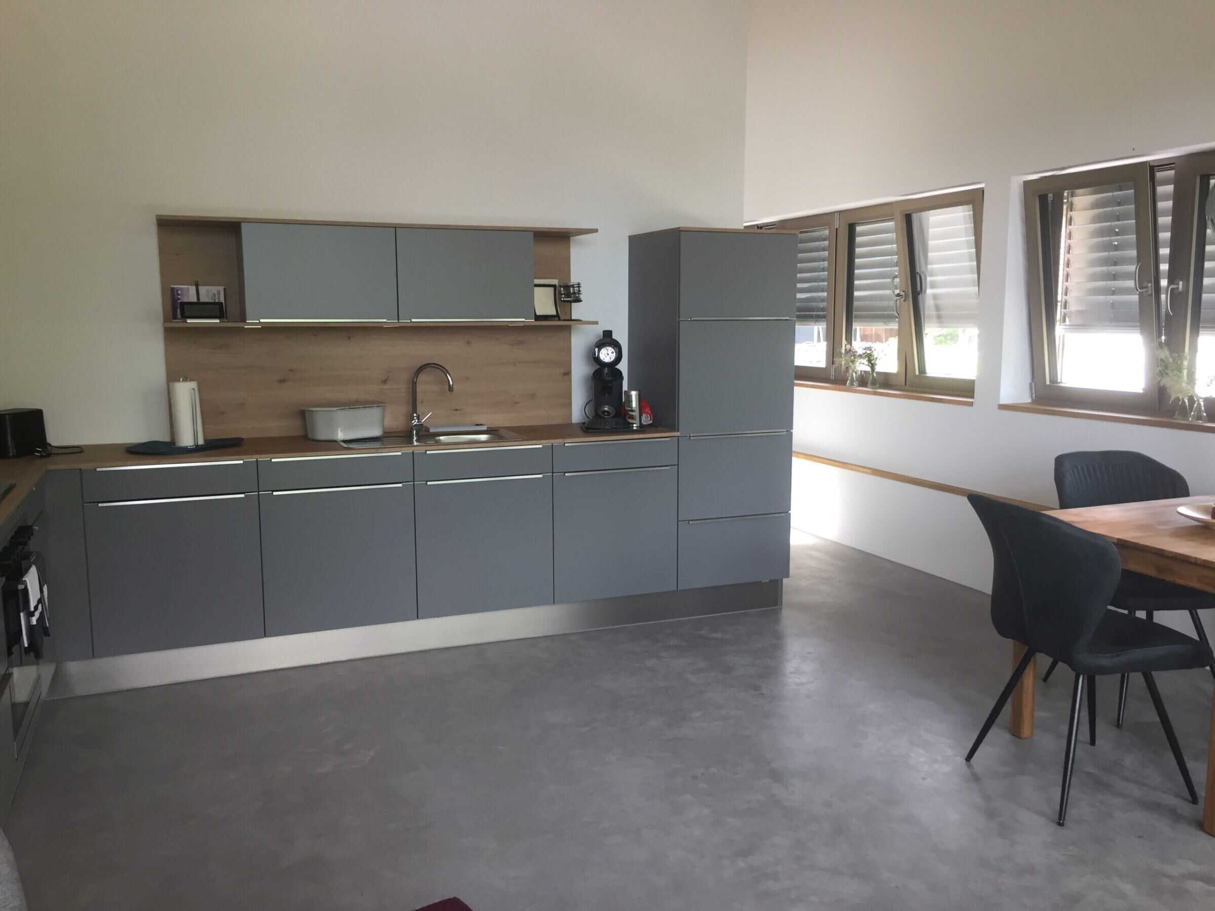 Oven, stovetop, dishwasher, coffee/tea maker