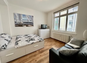 1 Schlafzimmer, Schreibtisch, Reisekinderbett, kostenloses WLAN