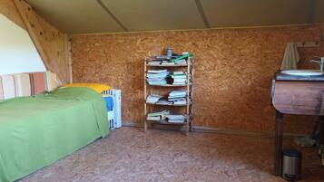 3 bedrooms, iron/ironing board