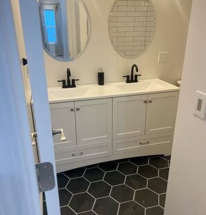 Hårtørrer, håndklæder, Toiletpapir