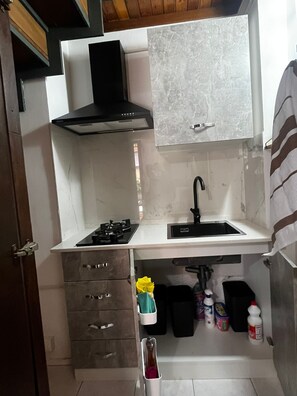 Frigorifero, forno, piano cottura, lavastoviglie