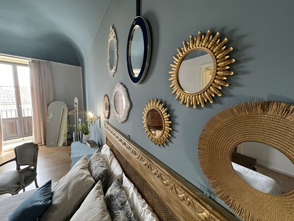 2 عدّة غرف نوم ومكواة/لوح كي وواي فاي وملاءات أسرّة