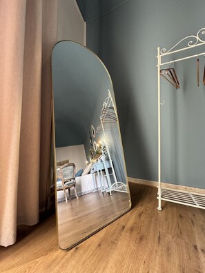 2 habitaciones, tabla de planchar con plancha, wifi y ropa de cama 