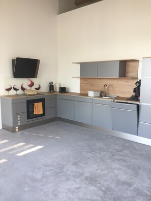 Oven, stovetop, dishwasher, coffee/tea maker