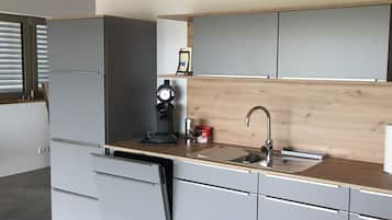 Ovn, kogeplade, opvaskemaskine, kaffe-/temaskine