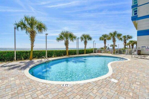 Indoor pool, 2 outdoor pools