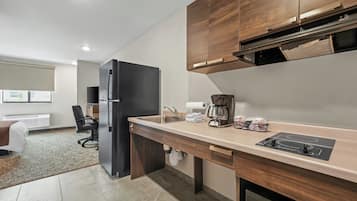 Full-sized fridge, microwave, stovetop, coffee/tea maker