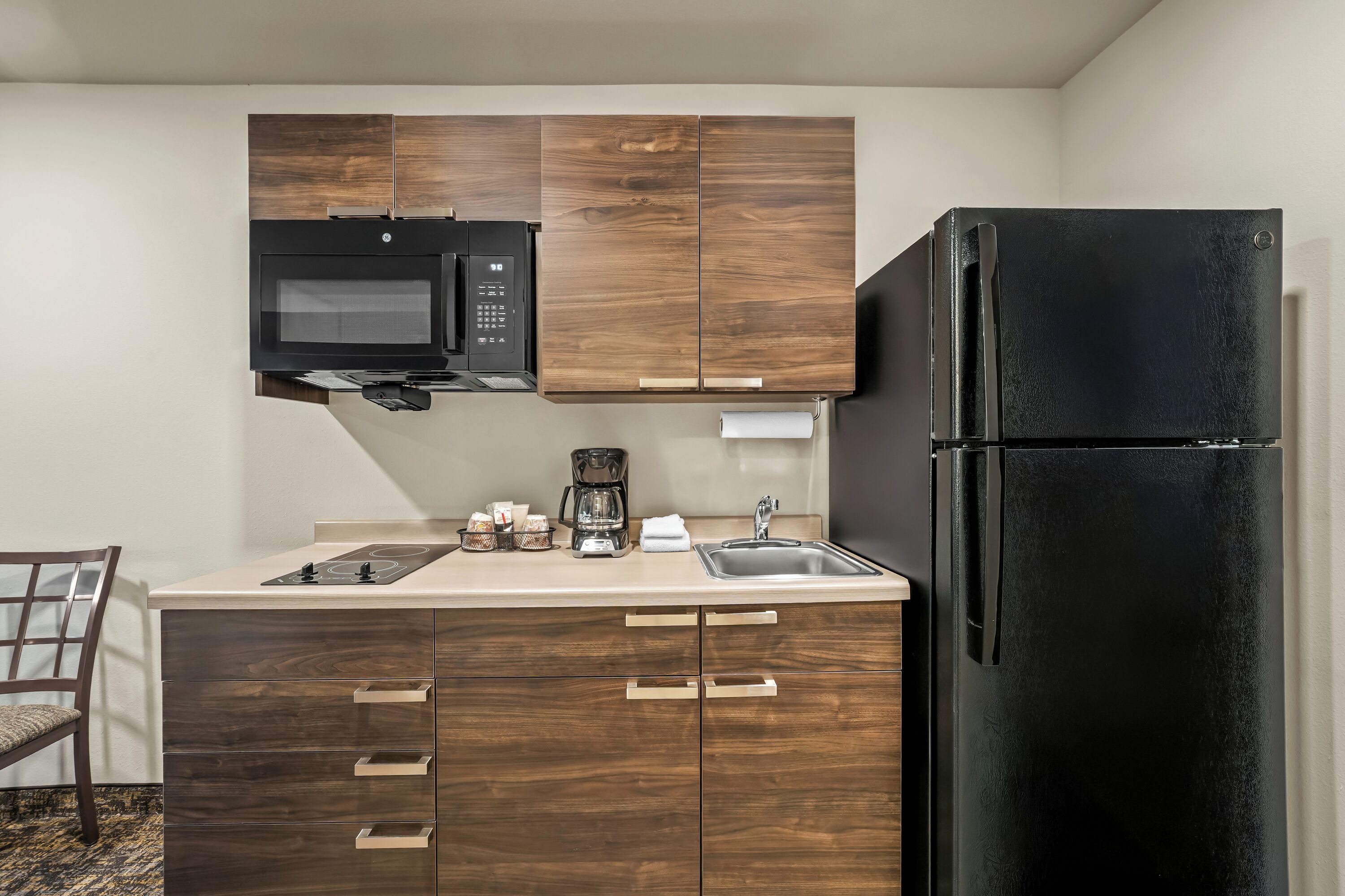 Full-size fridge, microwave, stovetop, coffee/tea maker