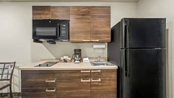 Full-size fridge, microwave, stovetop, coffee/tea maker