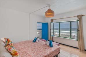 3 bedrooms, iron/ironing board, WiFi, bed sheets - Holiday Home 'La Santa' with Sea Views, Shared Pool and Wi-Fi (La Santa)