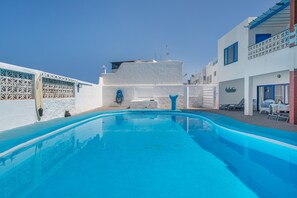 Pool - Holiday Home 'La Santa' with Sea Views, Shared Pool and Wi-Fi (La Santa)