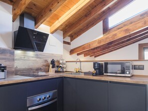 Réfrigérateur, micro-ondes, four, lave-vaisselle