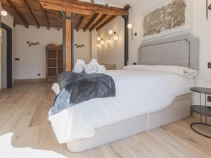 Fer et planche à repasser, accès Internet, draps fournis