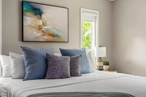 2 bedrooms, desk, iron/ironing board, travel crib