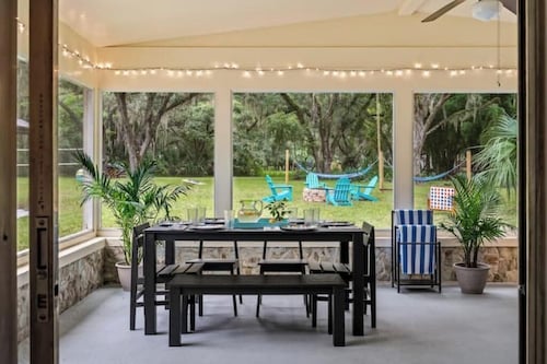 Private Oasis Near Springs, Huge Yard, Hot Tub, Game Room & EV