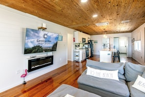 Smart TV y chimenea 