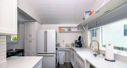 Marysol Cottage – Stylish 1BR w/ Full Kitchen, 25 Yards to Beach Access