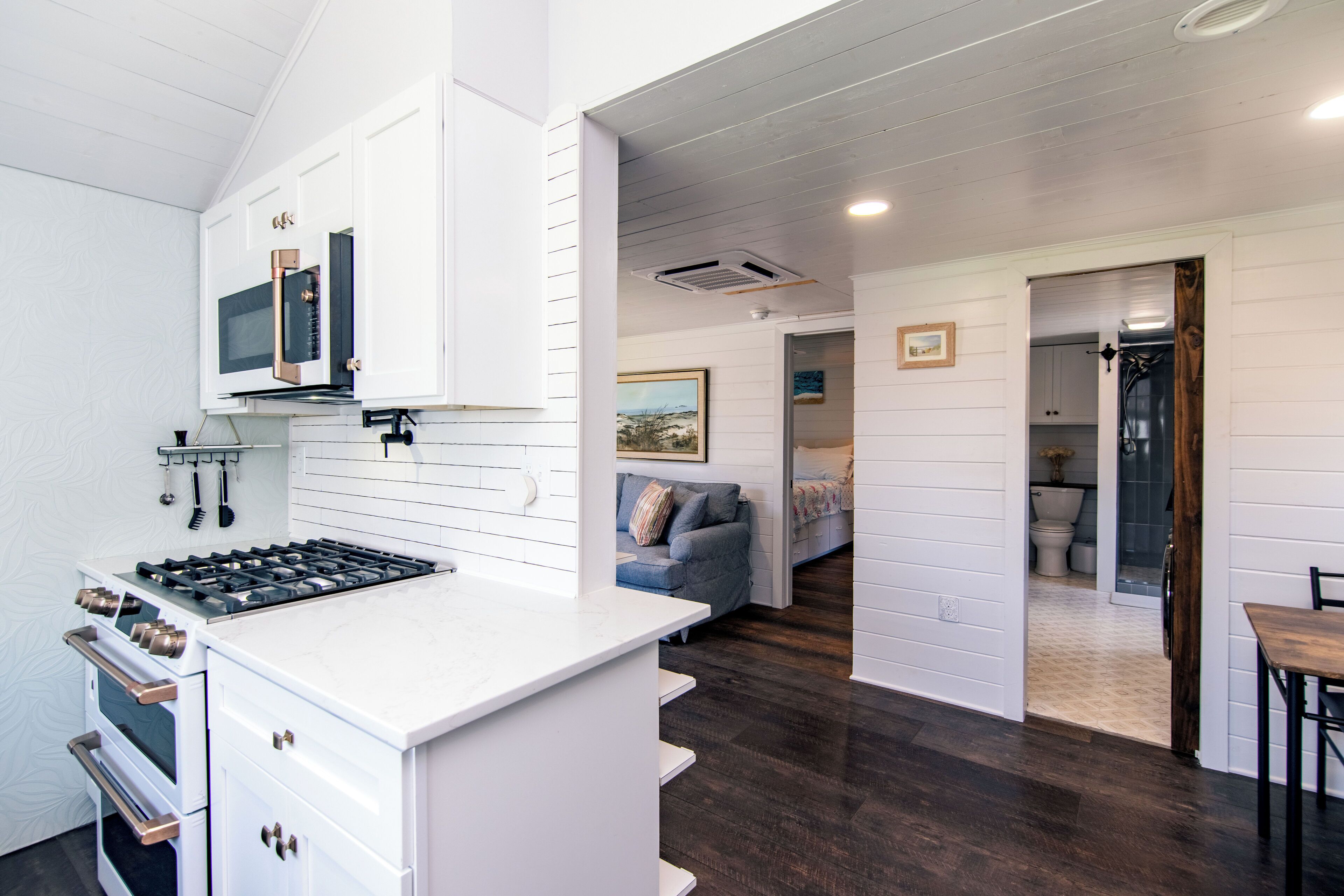 雪櫃、微波爐、焗爐、爐具