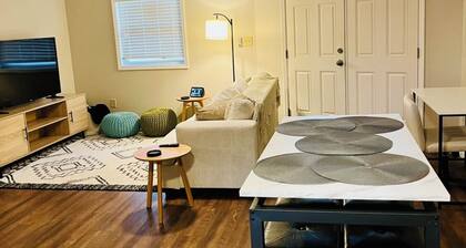 Modern family-friendly home - walk to WVSU and Shawnee Sports Complex
