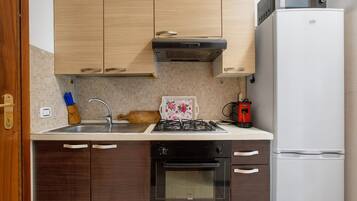 Réfrigérateur, four, plaque de cuisson