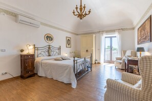 9 bedrooms, iron/ironing board, WiFi, bed sheets