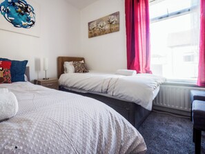 Iron/ironing board, free WiFi - 12 Cornwallis Lodge Family Room 2 (Stoke-on-Trent)