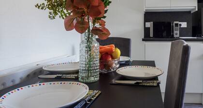 12 Cornwallis Lodge Family Room 2