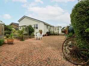 Cottage | Outdoor dining - 1 Maes Y Ffynnon (Menai Bridge)