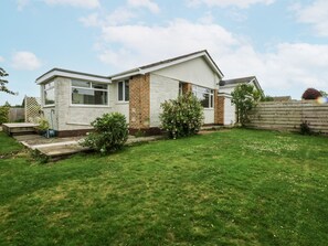 Cottage | Property grounds - 1 Maes Y Ffynnon (Menai Bridge)