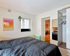 1 bedroom, iron/ironing board, travel cot, WiFi