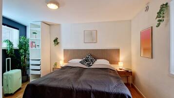 1 bedroom, iron/ironing board, travel cot, WiFi