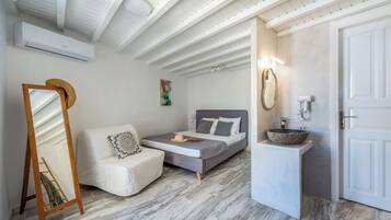 Deluxe suite, balkon, uitzicht op stad | Geluiddichte muren, gratis wifi