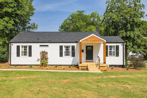 3BR Greensboro Retreat •5 Mins from Downtown