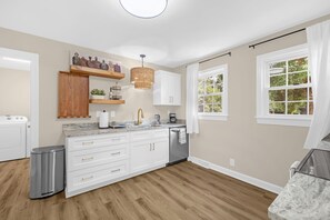 Mikrowelle, Ofen, Herdplatte, Geschirrspüler