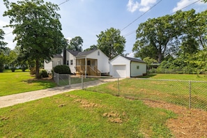 A single-story house with a front porch and a garage. - 3BR Greensboro Retreat •5 Mins from Downtown (Greensboro)
