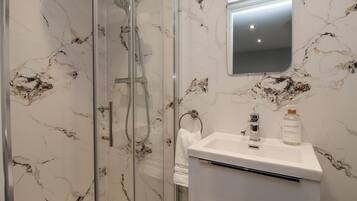 Cottage | Bathroom | Shower