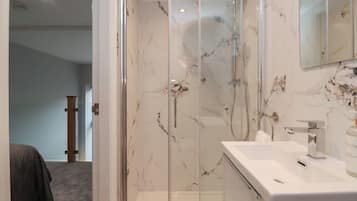 Cottage | Bathroom | Shower