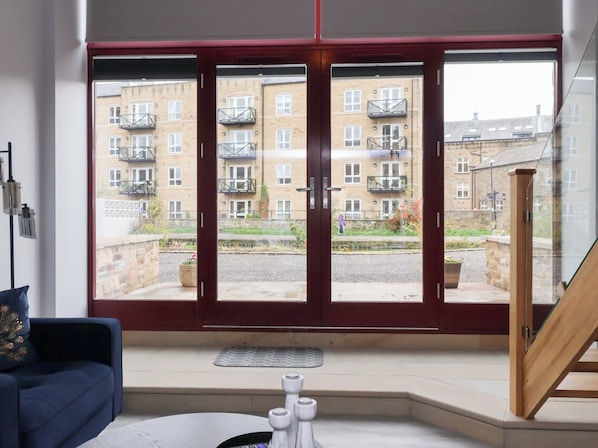 Cottage | Interior - Canal Side (Skipton)