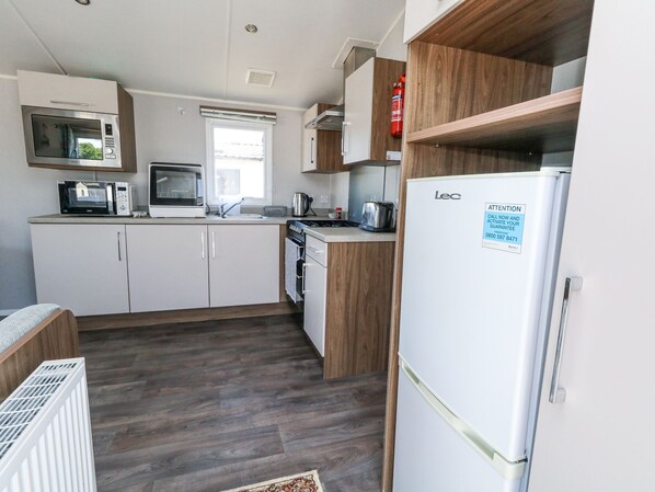 Batterie de cuisine, vaisselle et ustensiles