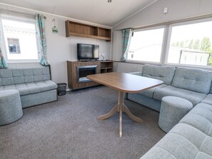 Living area - 13 Sunset Terrace Rockley Park (Poole)