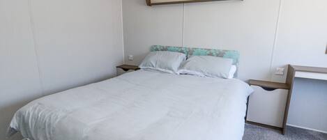 3 makuuhuonetta, yksilöllisesti sisustettu, yksilöllisesti kalustettu